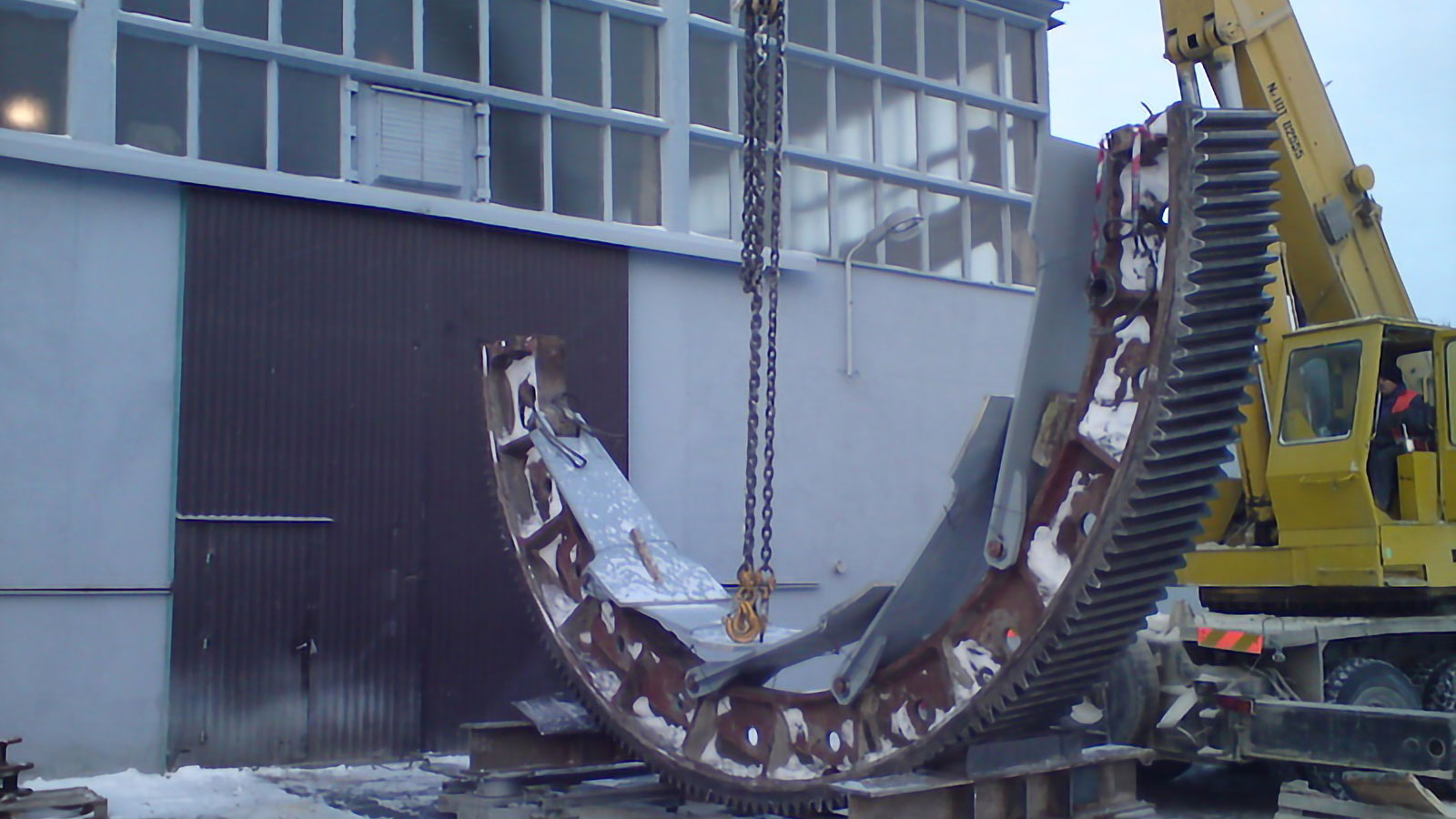 Wieniec zębaty i resory wieńca pieca obrotowego